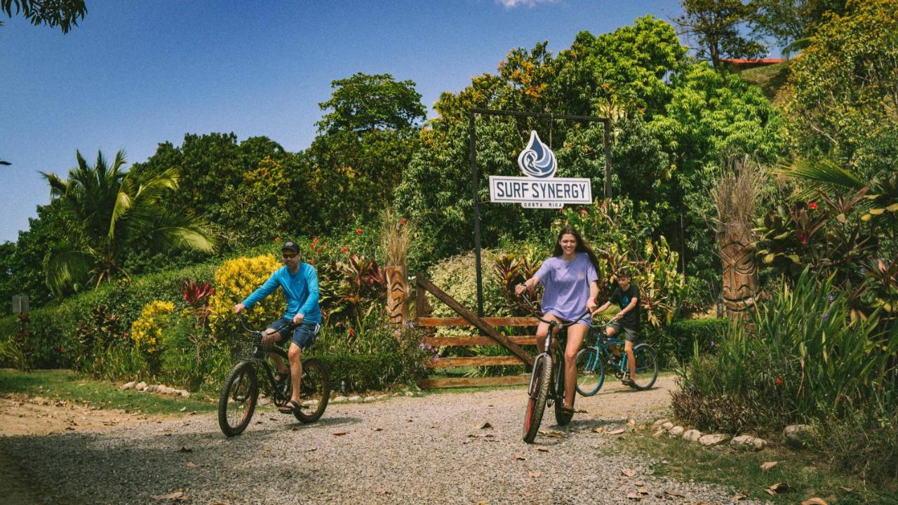 Surf Synergy All-Inclusive Surf Retreat Jacó Eksteriør billede
