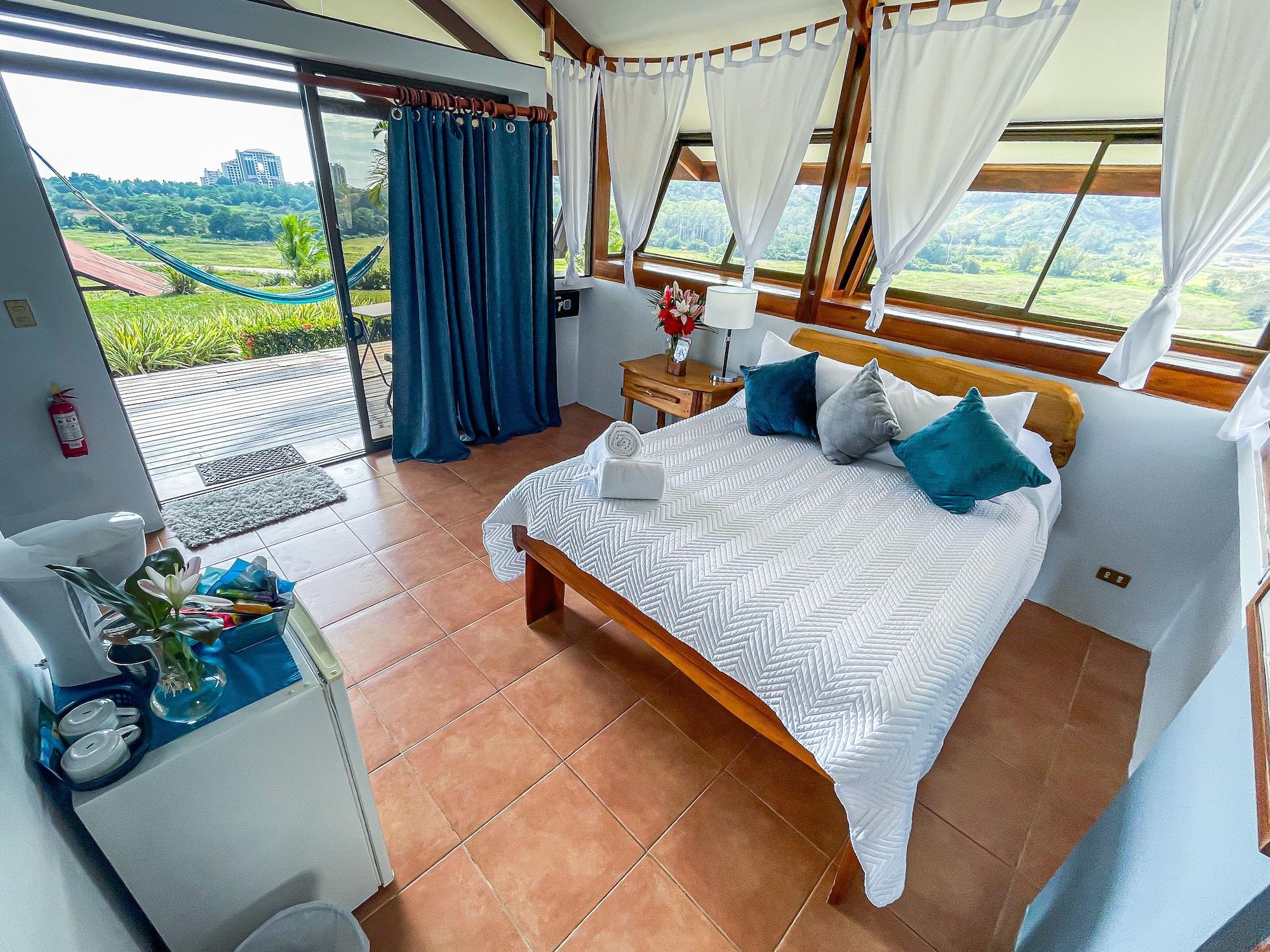 Surf Synergy All-Inclusive Surf Retreat Jacó Eksteriør billede