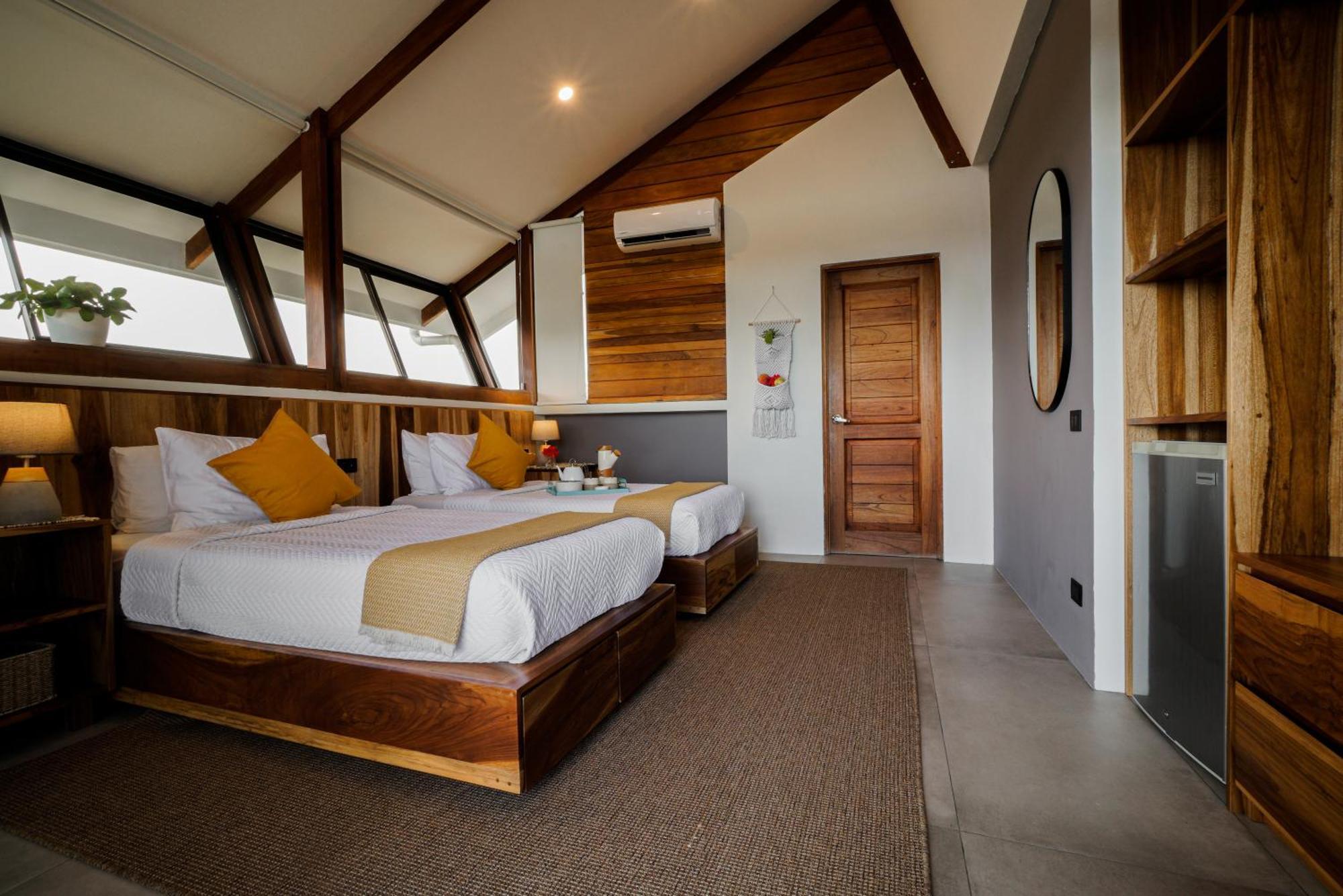 Surf Synergy All-Inclusive Surf Retreat Jacó Eksteriør billede