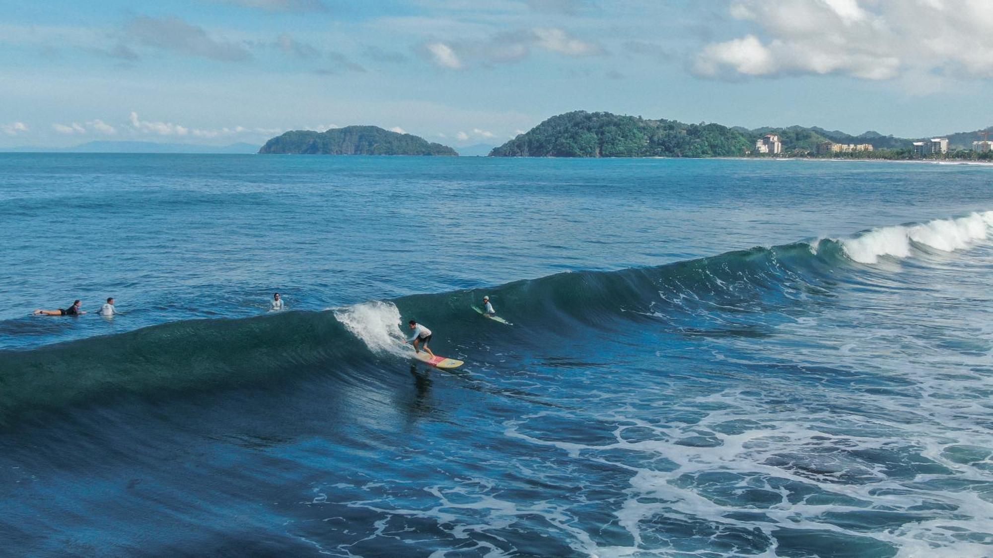 Surf Synergy All-Inclusive Surf Retreat Jacó Eksteriør billede