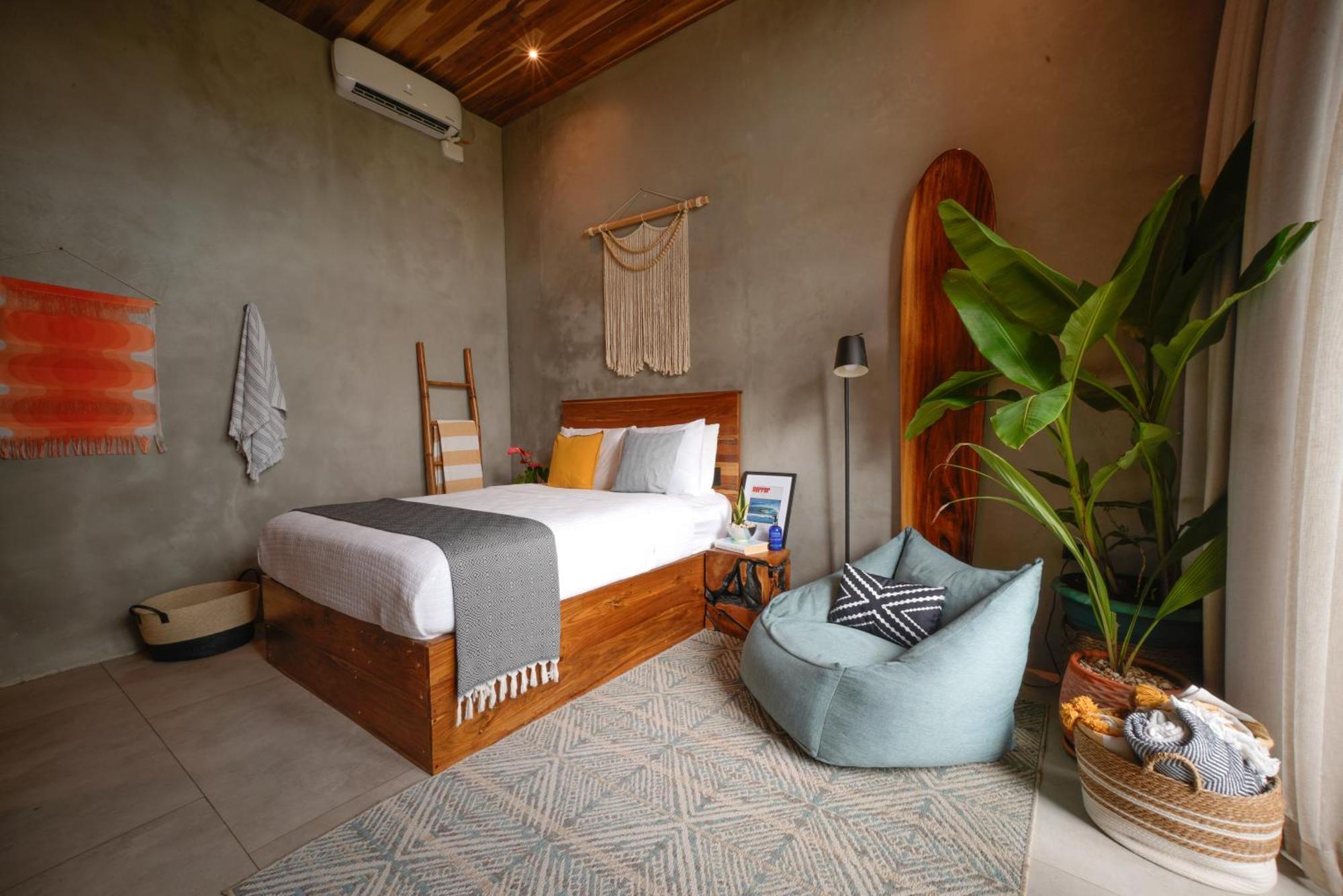 Surf Synergy All-Inclusive Surf Retreat Jacó Eksteriør billede