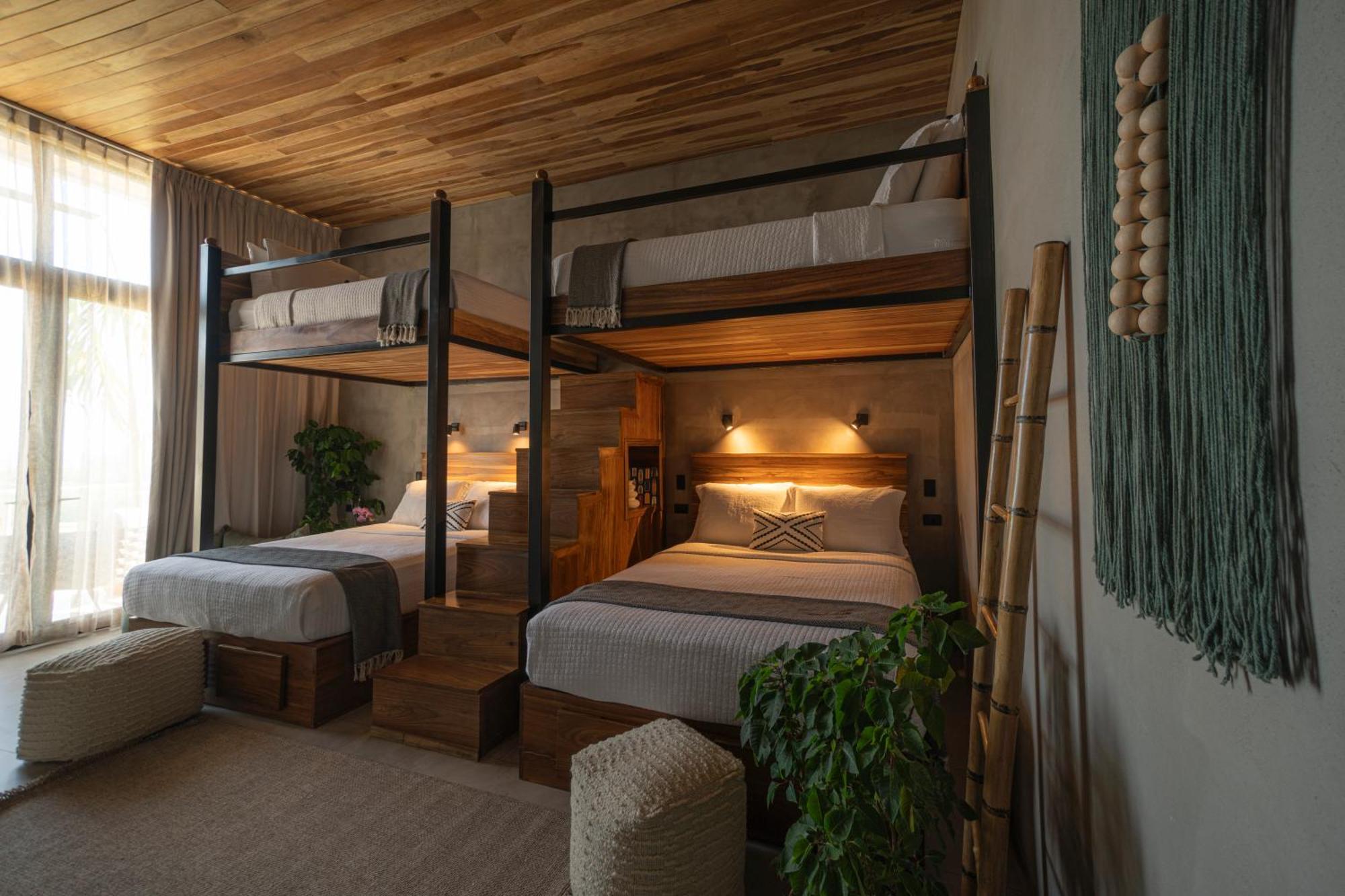Surf Synergy All-Inclusive Surf Retreat Jacó Eksteriør billede