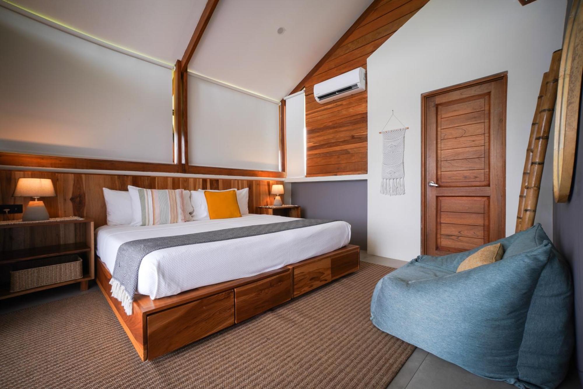 Surf Synergy All-Inclusive Surf Retreat Jacó Eksteriør billede