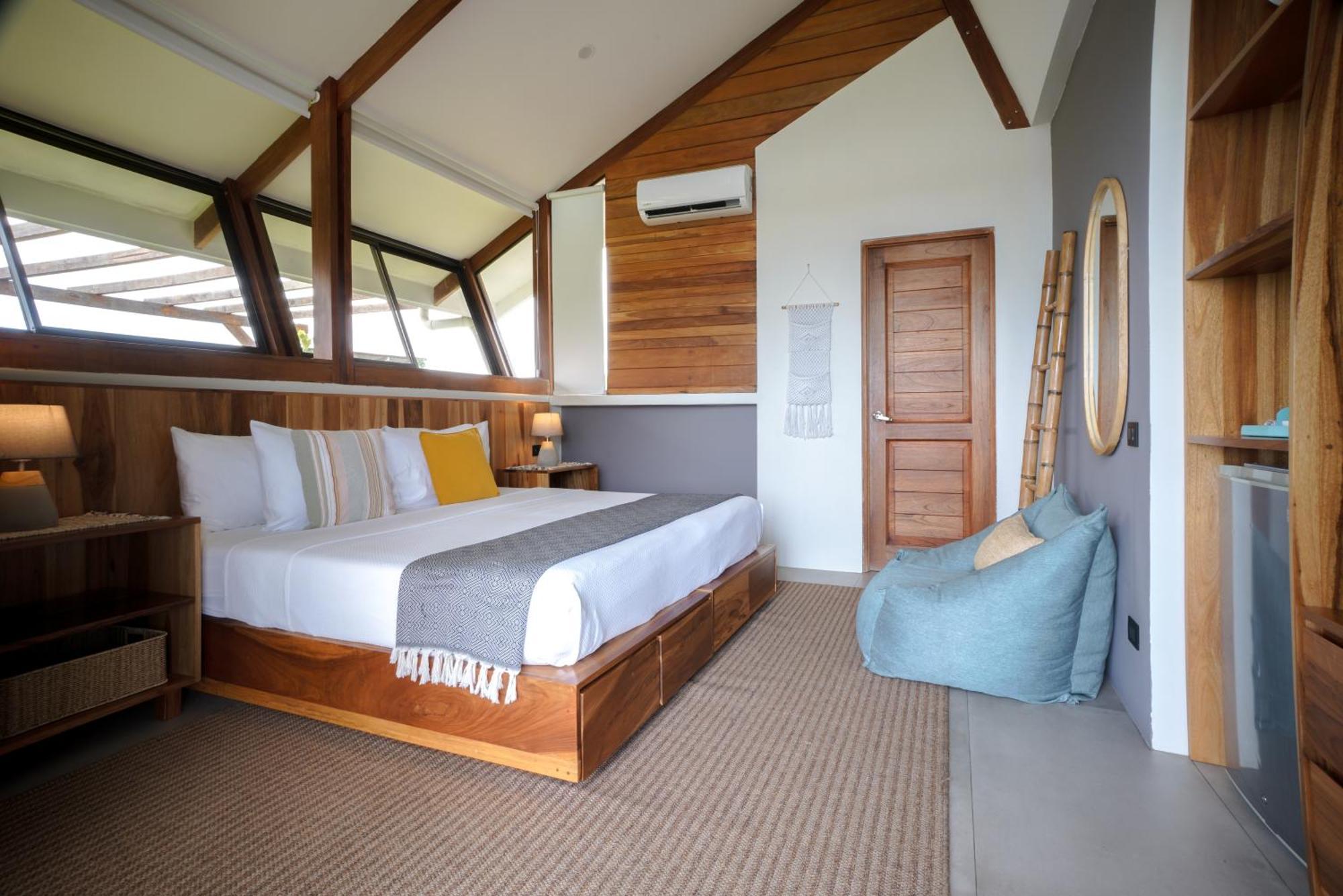 Surf Synergy All-Inclusive Surf Retreat Jacó Eksteriør billede